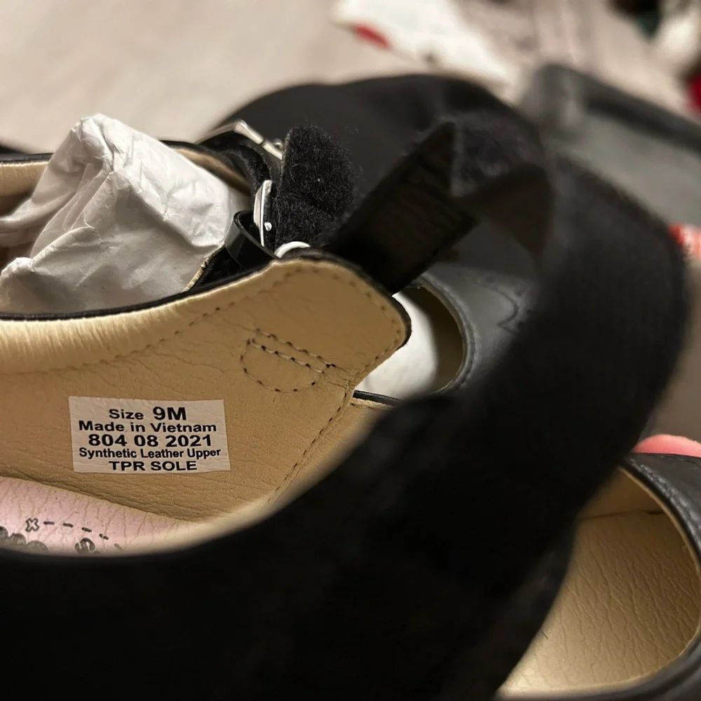 Livie & Luca Classic Black Kids Libra Mary Jane Shoes size 9 NWOT